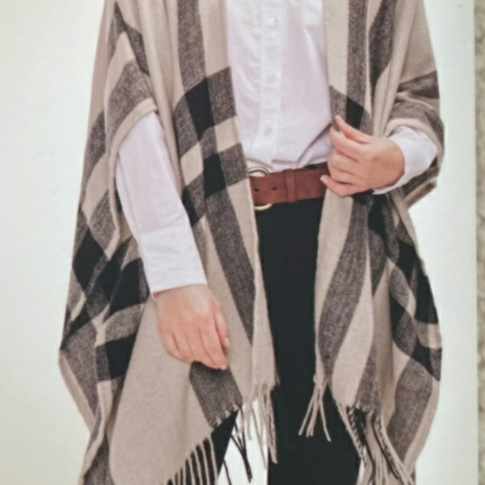 Banana Republic wrap/poncho - Picture 3 of 7
